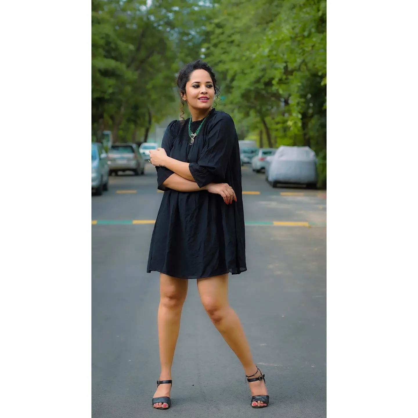 ANASUYA BHARADWAJ LONG LEGS SHOW IN BLACK MINI SKIRT 7
